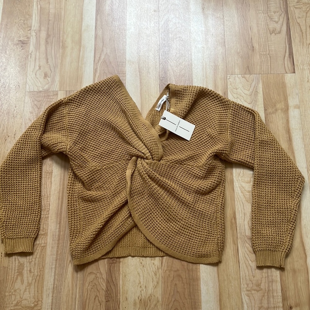 Moon & Madison gold crop knot sweater large NEW